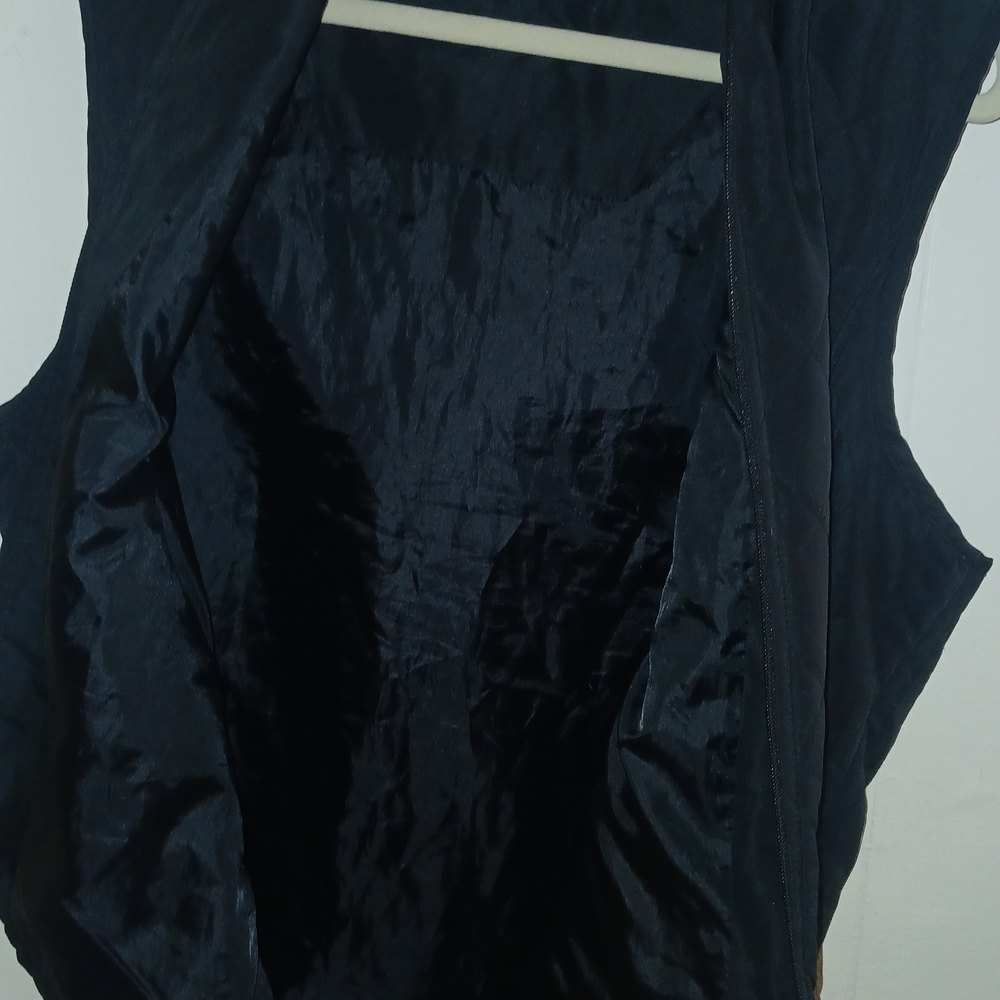 Carolyn Taylor Dark Quilted Vest - Picture 3 of 3